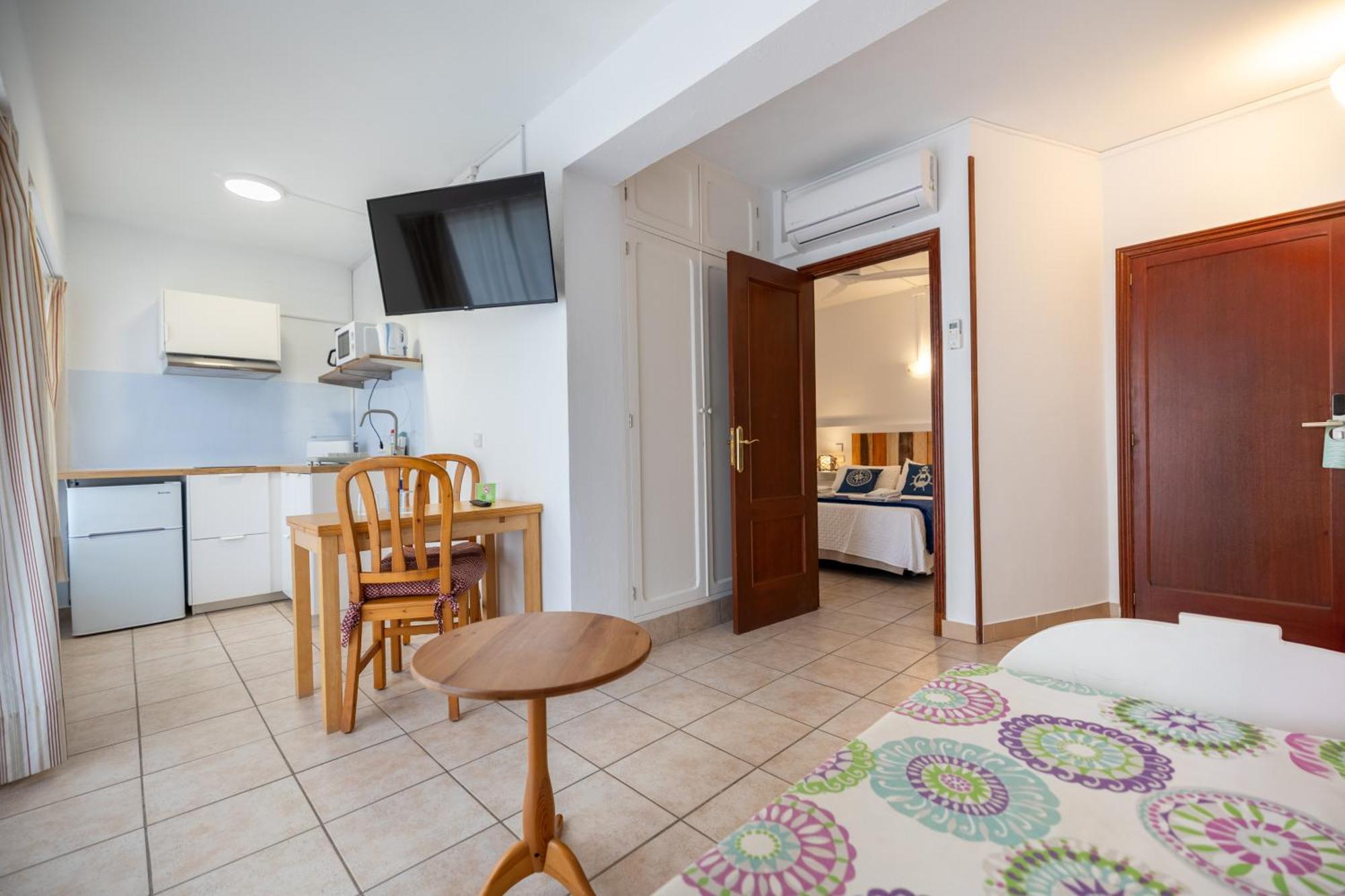 Hostal Doris - Adults Only Colonia de Sant Jordi Szoba fotó