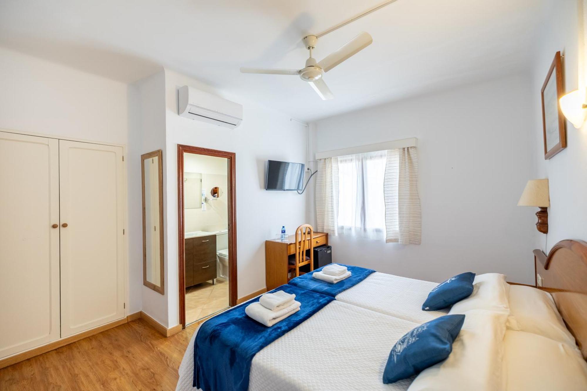 Hostal Doris - Adults Only Colonia de Sant Jordi Kültér fotó